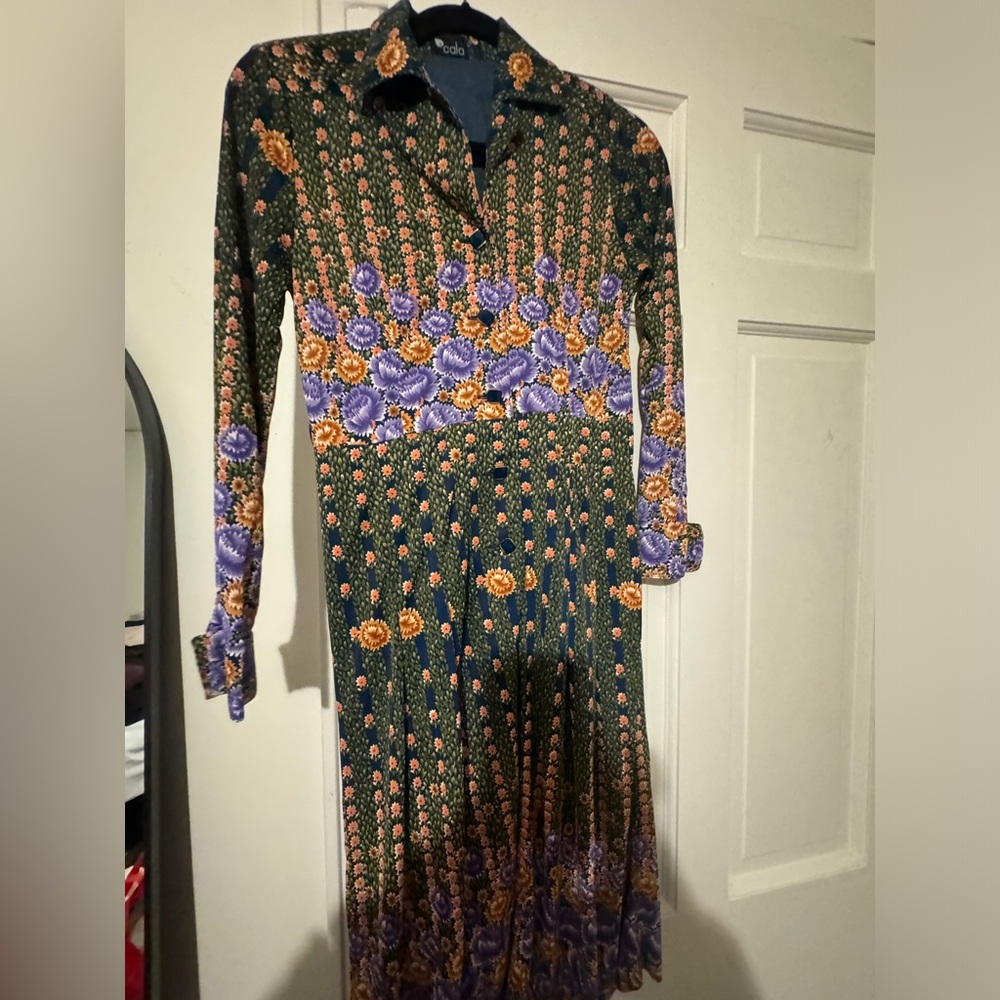 VINTAGE Floral Long Sleeve Dress with cool button detail